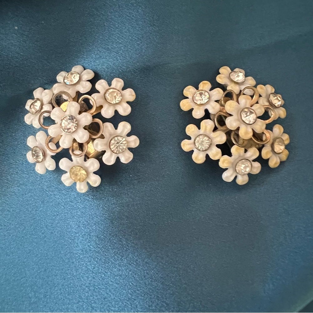 Vintage Stunning One OfA Kind  Vintage Daisy Earrings